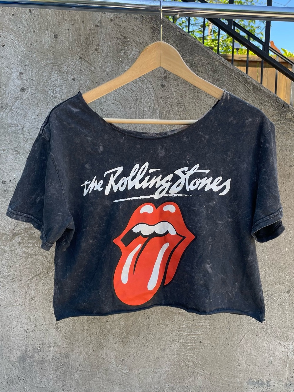 Rolling Stones off the shoulder cropped band tee size small/medium (19.5x17)